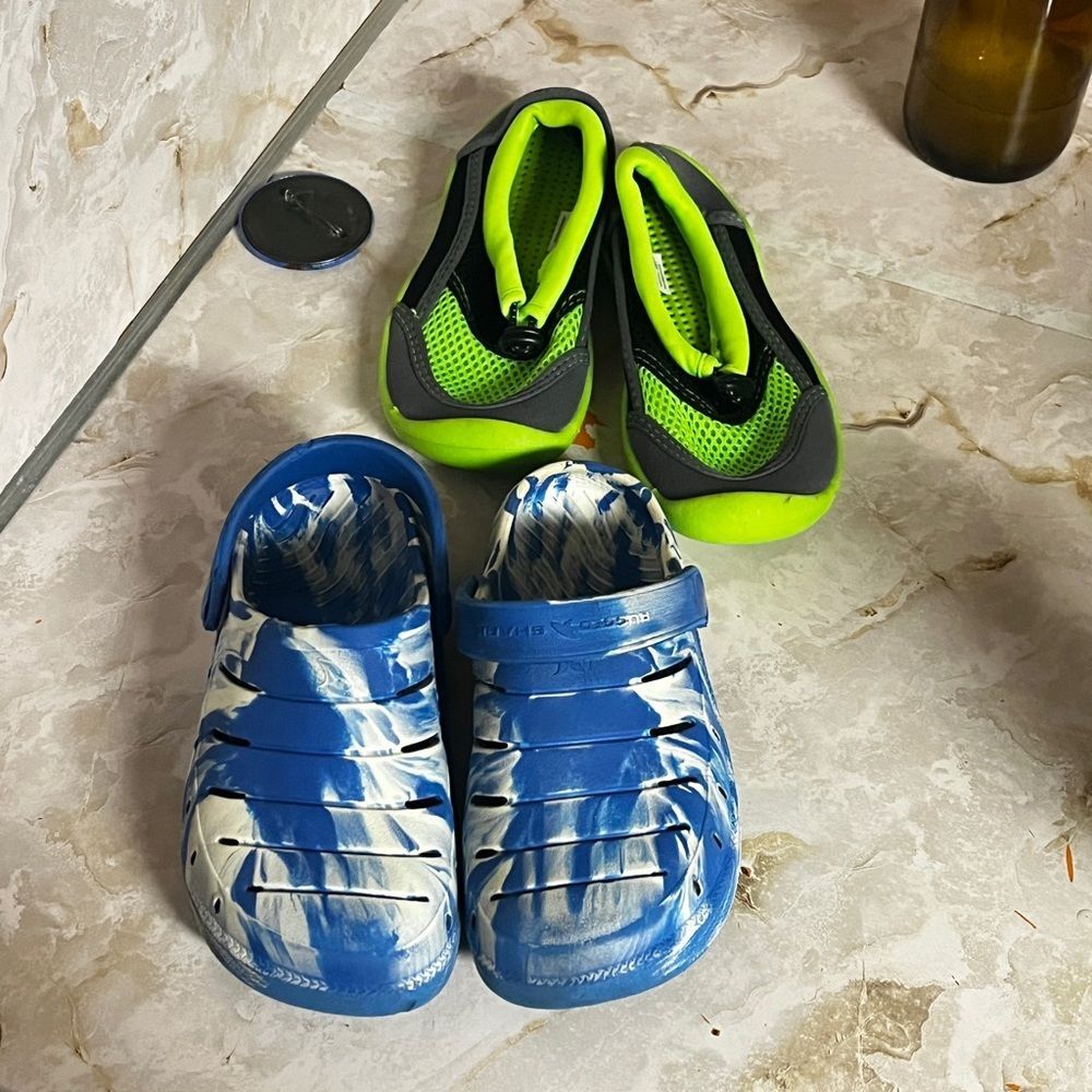 Lot boys water shoes Sz 11/12